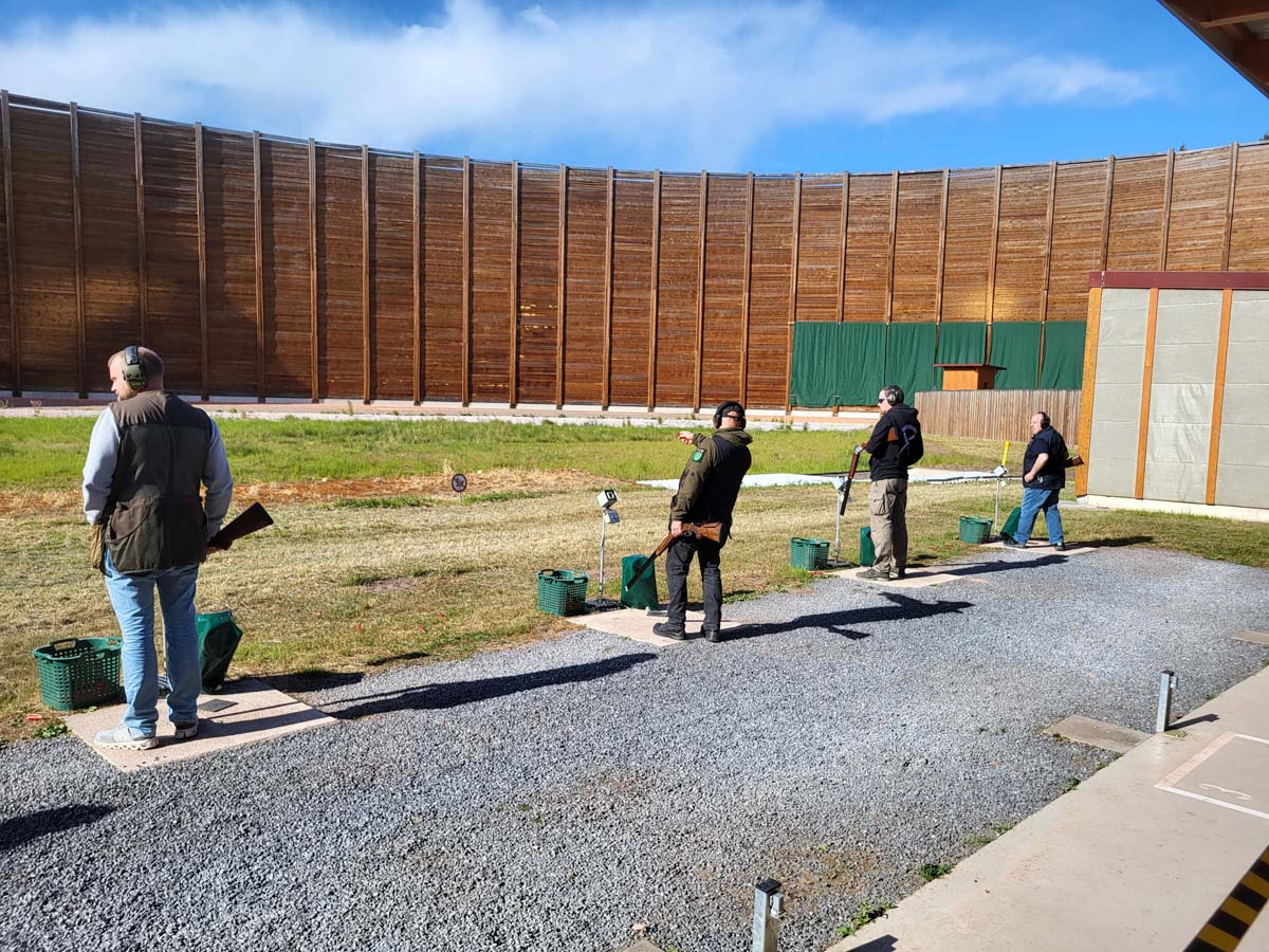 Gemeinsames Training auf dem Tontauben Schießstand in Wittloge