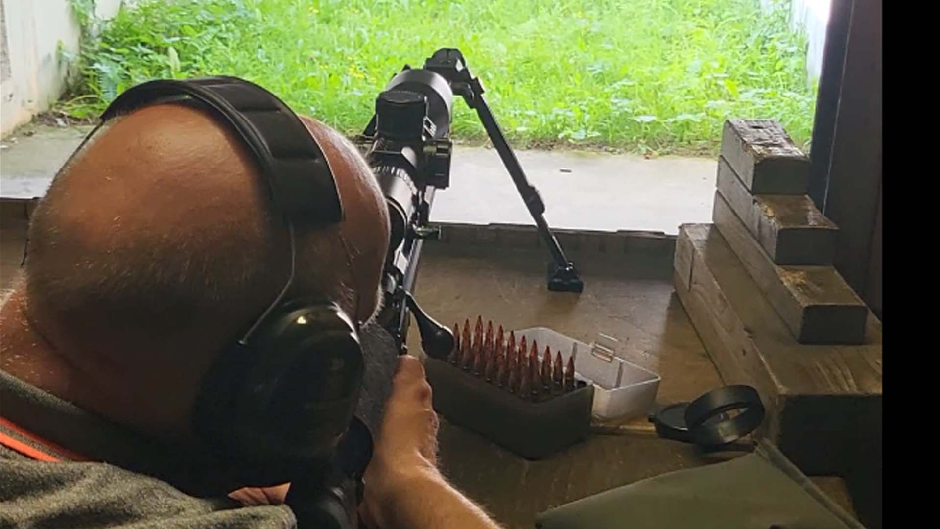 Volle Konzentration auf 300 m mit einer Ruger Precision Rifle